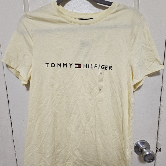 281 NWT Tommy Hilfiger shirt - Picture 2 of 4